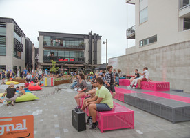 South Frame’s Evolution Square is part of a network of laneways, shared zones, landscaped
areas, integrated artworks, cultural narratives and event ready spaces.