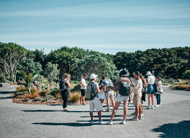 The path geometry was carefully curated down to the finest scale, with an exaggeration of its sinuous curves and corners, opening up glimpses into garden collections and the wider landscape context.