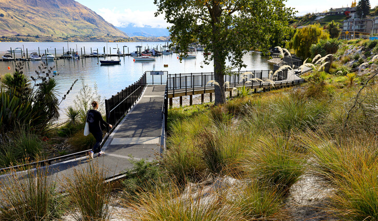 Lake Wanaka walkway. Photo Credit: Reset.