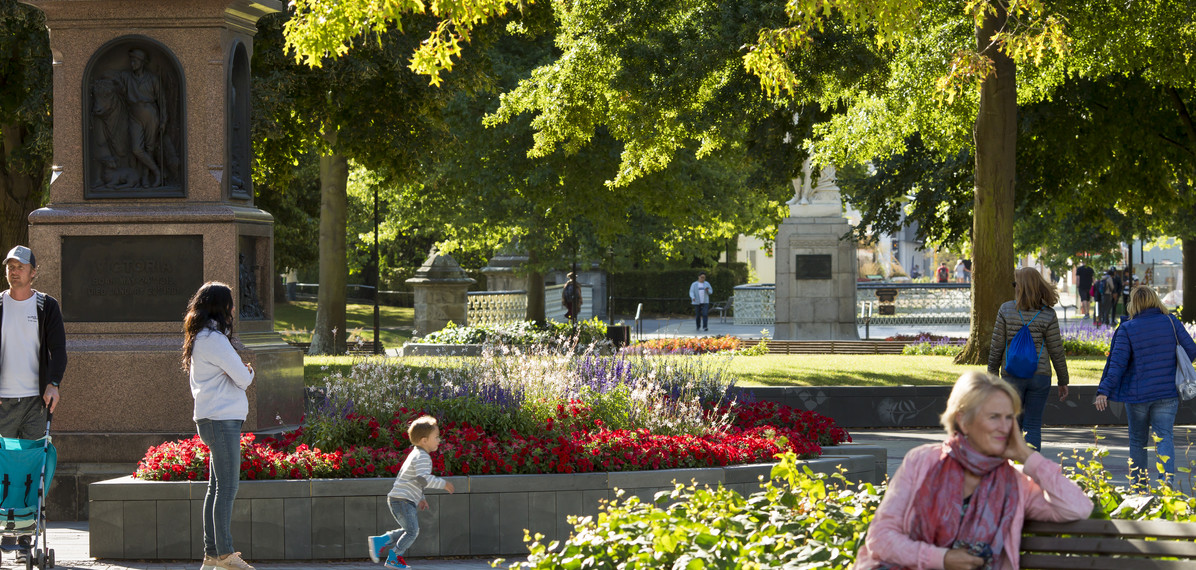 Victoria Square Memorial_