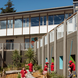 Inlet play cubbies and planting, Andy Spain Photography (2020)