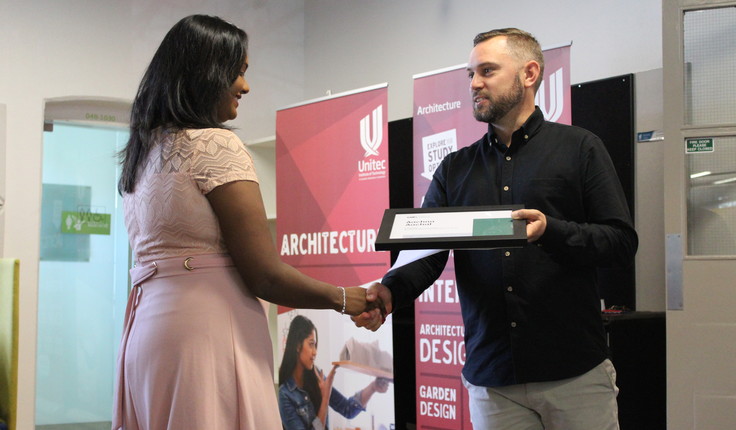 Aachna Aachal receiving the Frank Boffa Award for overall excellence in a final year student from Matthew Jones (NZILA Auckland Branch Chair)